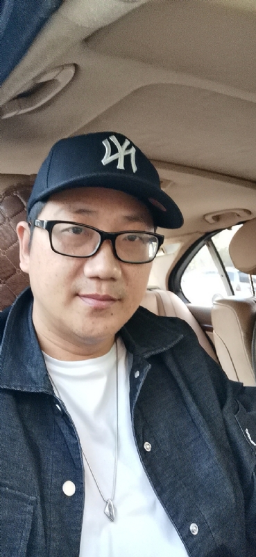 拥抱幸福的第一张照片--德化相亲网